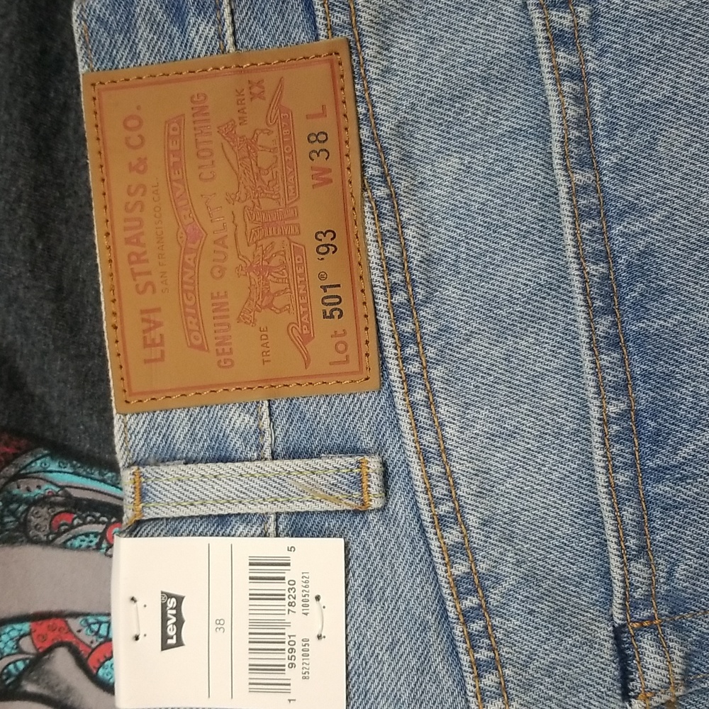 Levi's Crazy Leg 93 Shorts - Picture 2 of 8